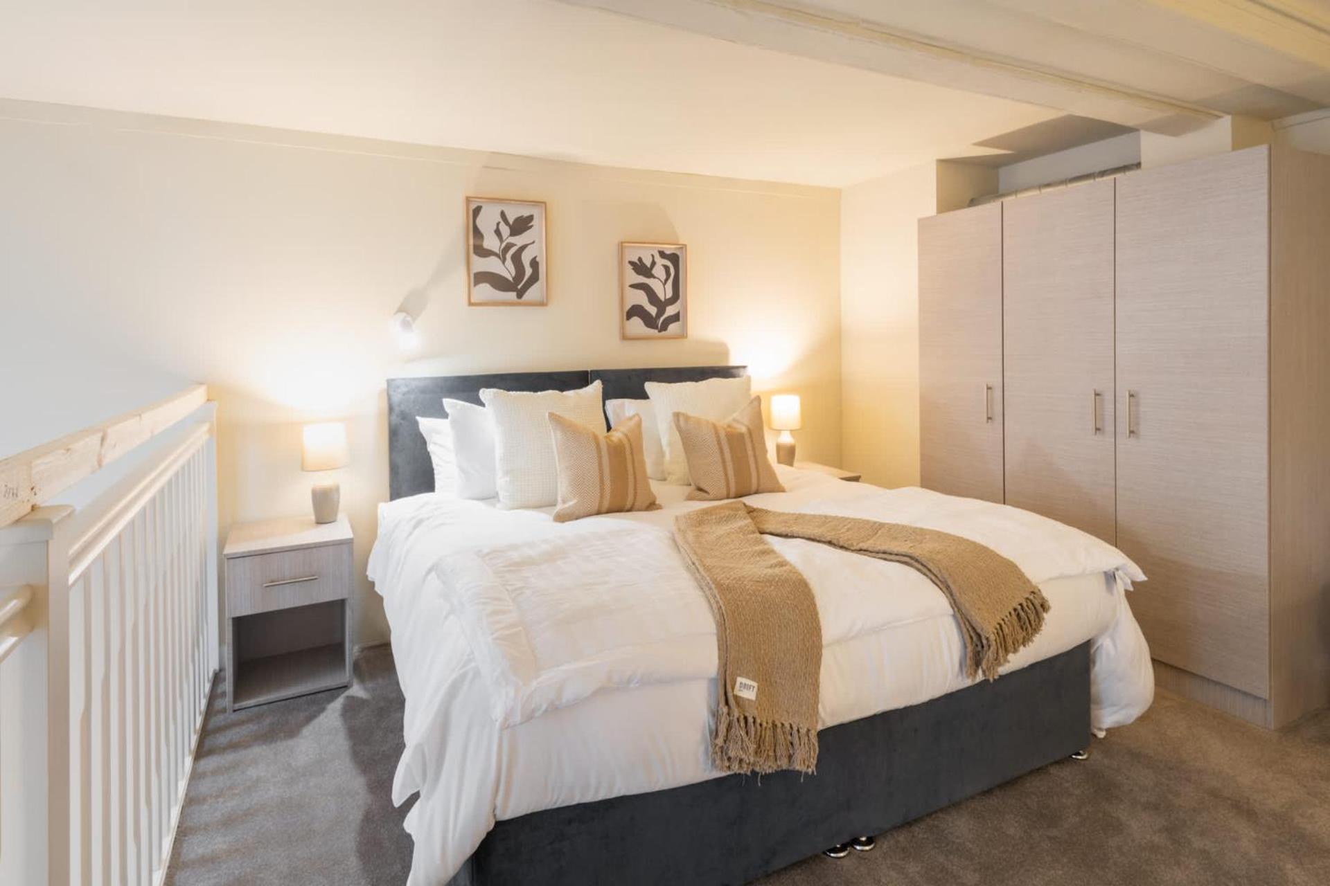 Host & - Athenaeum House Apartment *